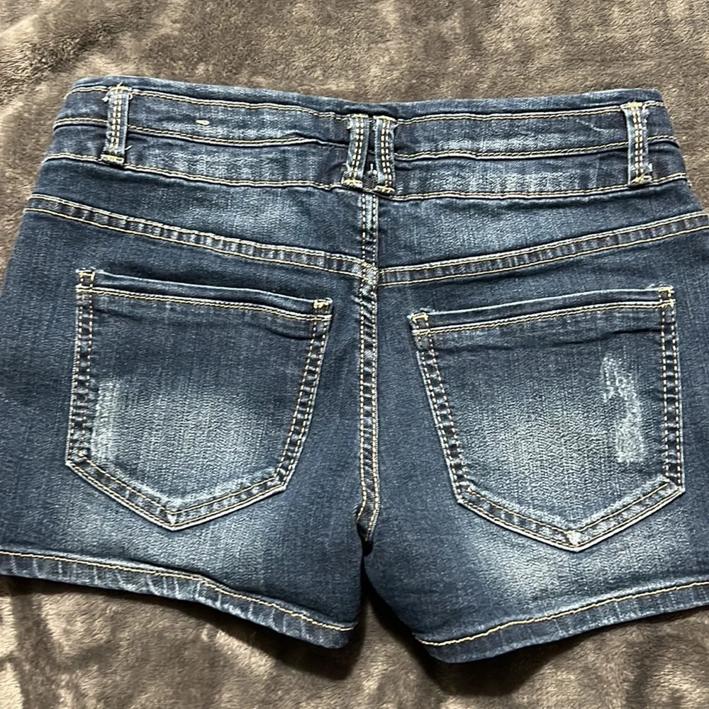 Shorts - Picture 2 of 3